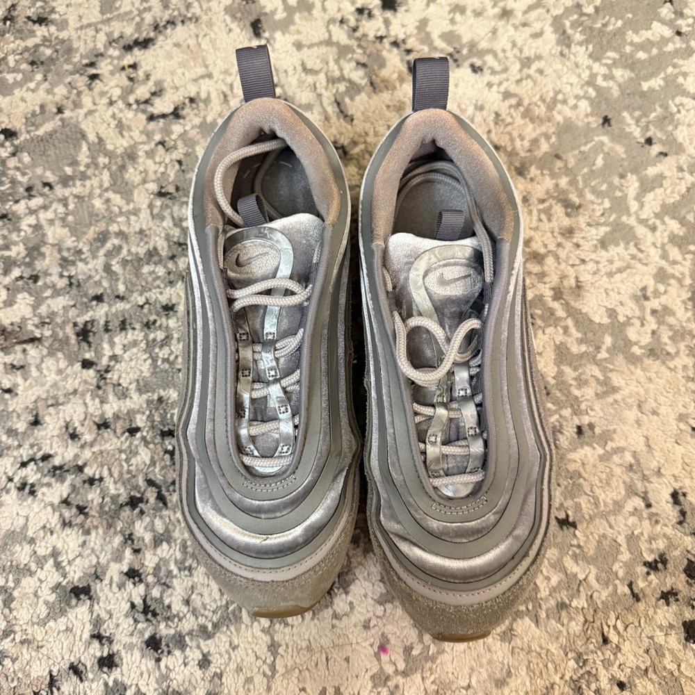 Used Nike air women size 6.5 sneakers gray